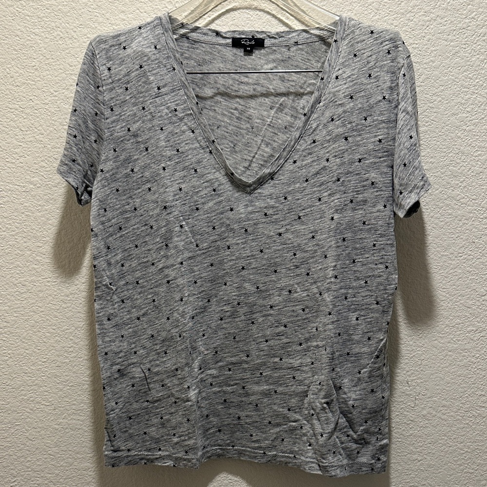 Rails Heather Gray with Navy Blue Stars‎ 🌟 V-Neck Tee Size XS